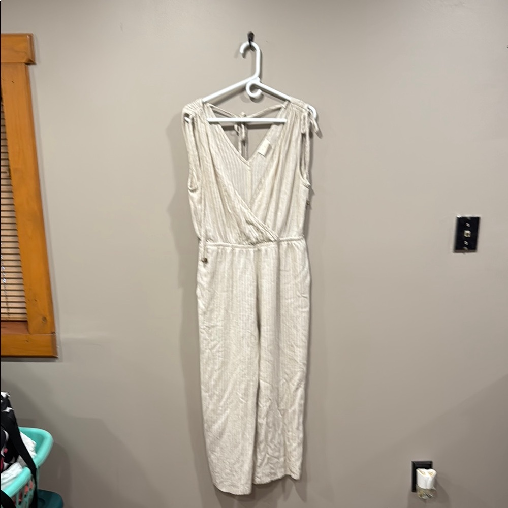 Elegant Cream Sleeveless Dress